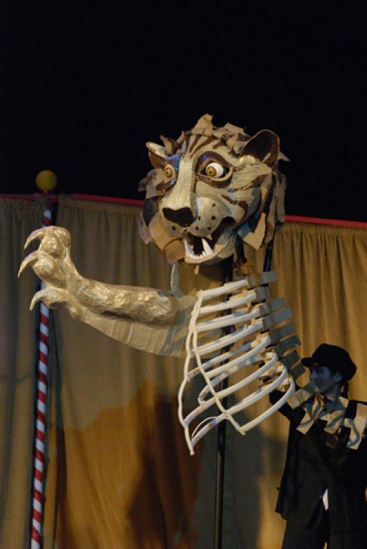 Le Tigre marionnette carton et autres matériaux